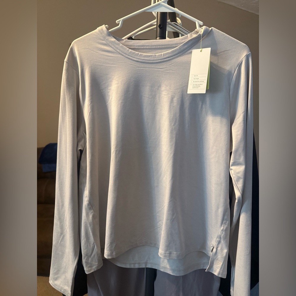 All in Motion NWT Women’s Large Soft Gray Semi-Fit Long Sleeve Top